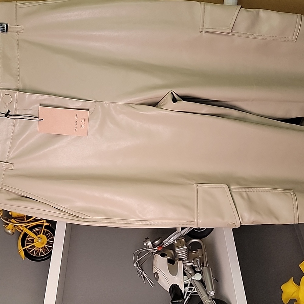 Vegan Leather Beige Cargo Pants Size 10 Bailey 44 Buttery Soft